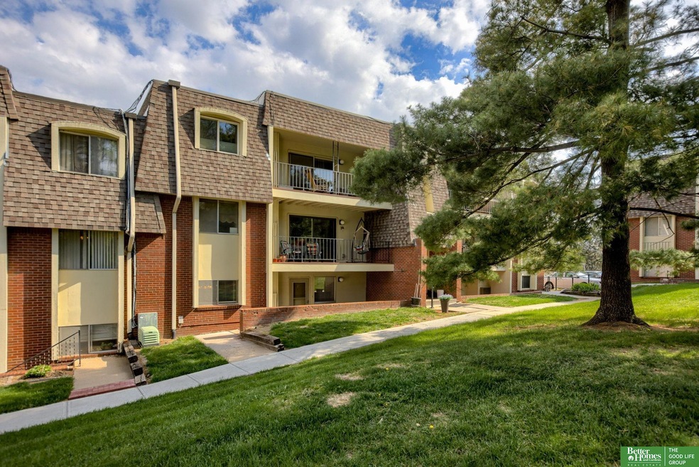 12025 Pierce Plaza unit 123, Omaha, NE 68144 - photo 1