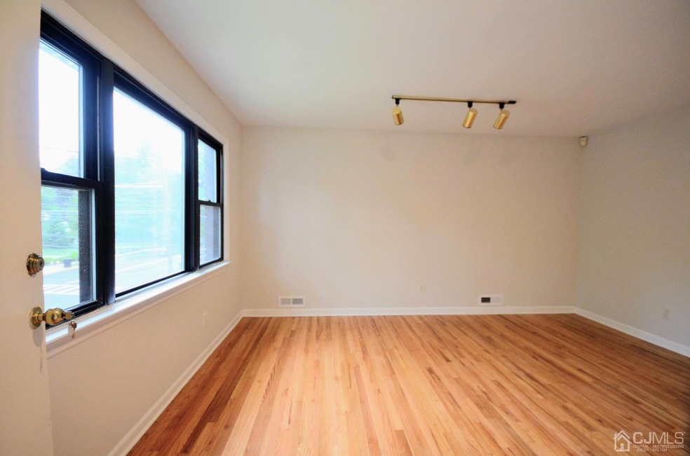 331 Chestnut St unit B, Roselle Park, NJ 07204 - photo 1