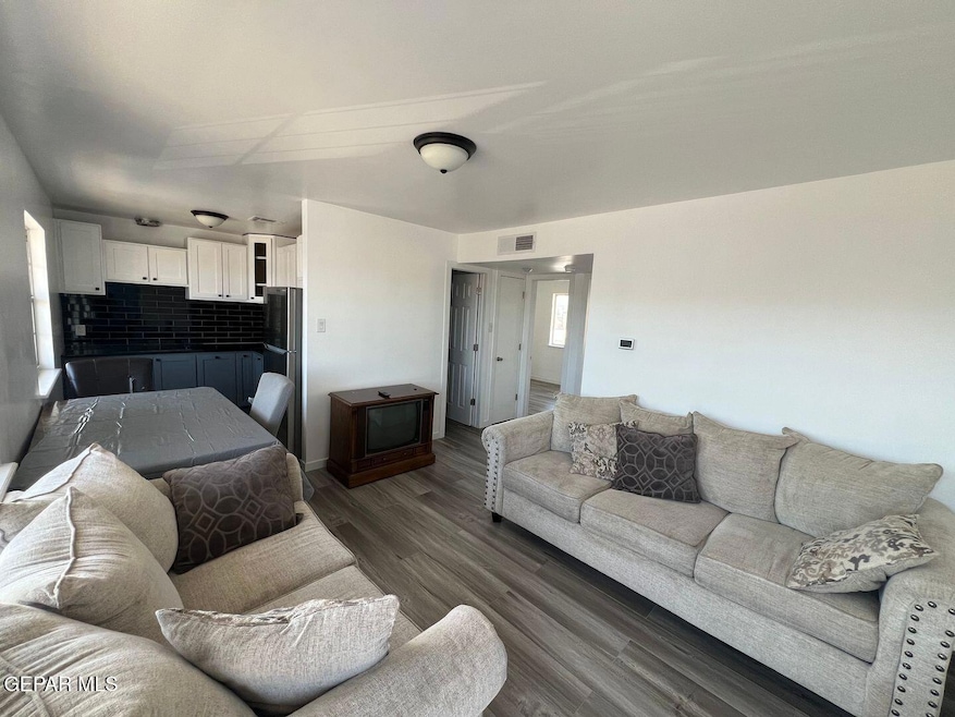 540 S Yarbrough Dr unit 6, El Paso, TX 79915 - photo 1