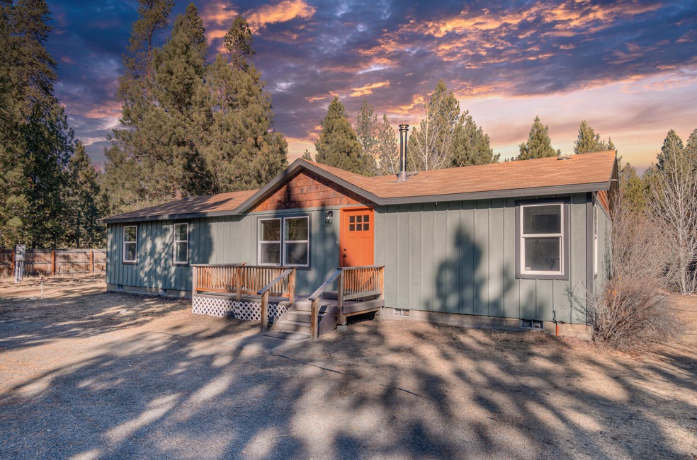front-17623 Cosset Loop, LaPine, OR - 16
