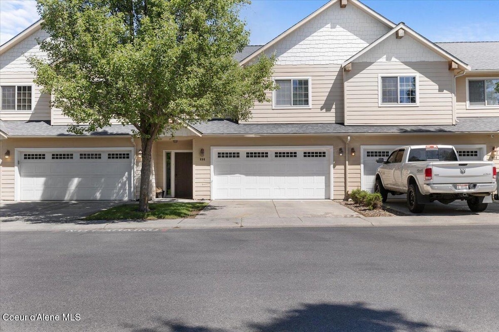 896 W Willow Lake