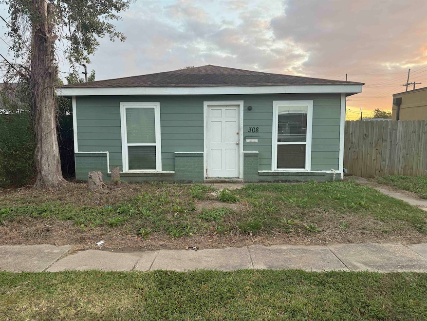 306 Bond St, Houma, LA 70360 - photo 1