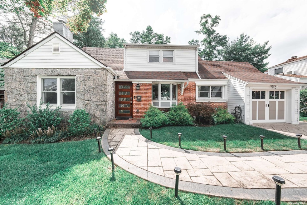 Sold $1,245,000 • Co-Listing Agent