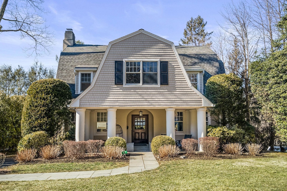 Sold $3,050,000 • Co-Listing Agent