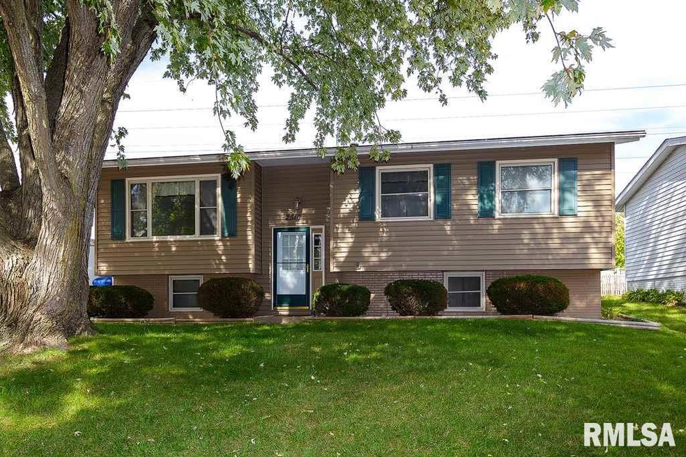 2510 W 59th St, Davenport, IA 52806 - photo 1