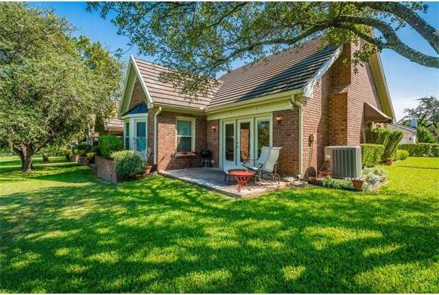 Fabulous end condo in The HIlls.  Great unit backi
