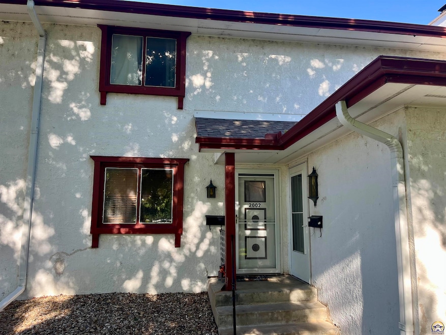 2002 Greenbriar Dr, Emporia, KS 66801 - photo 1