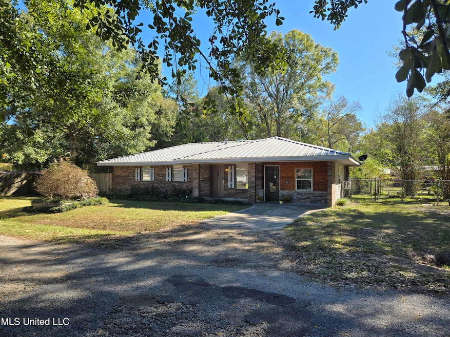 110 Constance St, Picayune, MS 39466 - photo 1