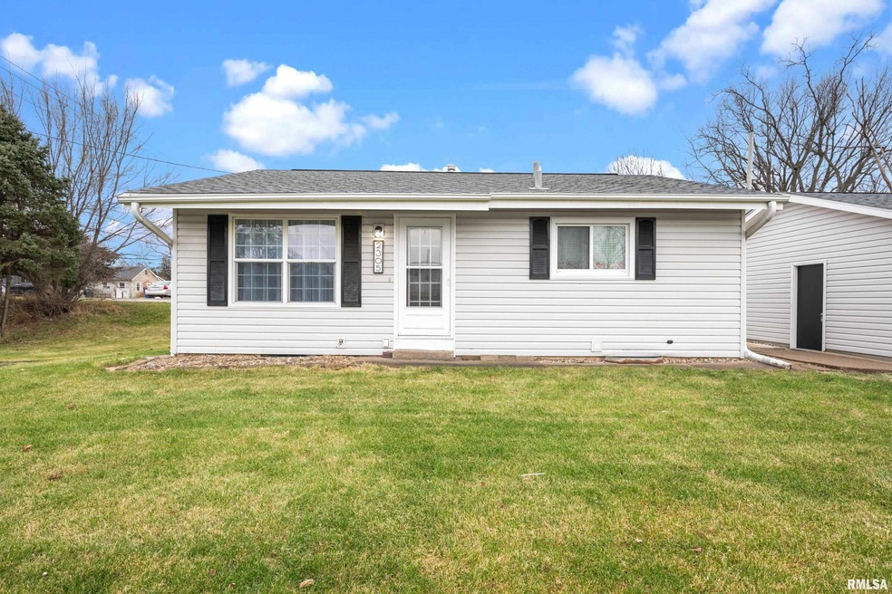 2305 W 49th St, Davenport, IA 52806 - photo 1