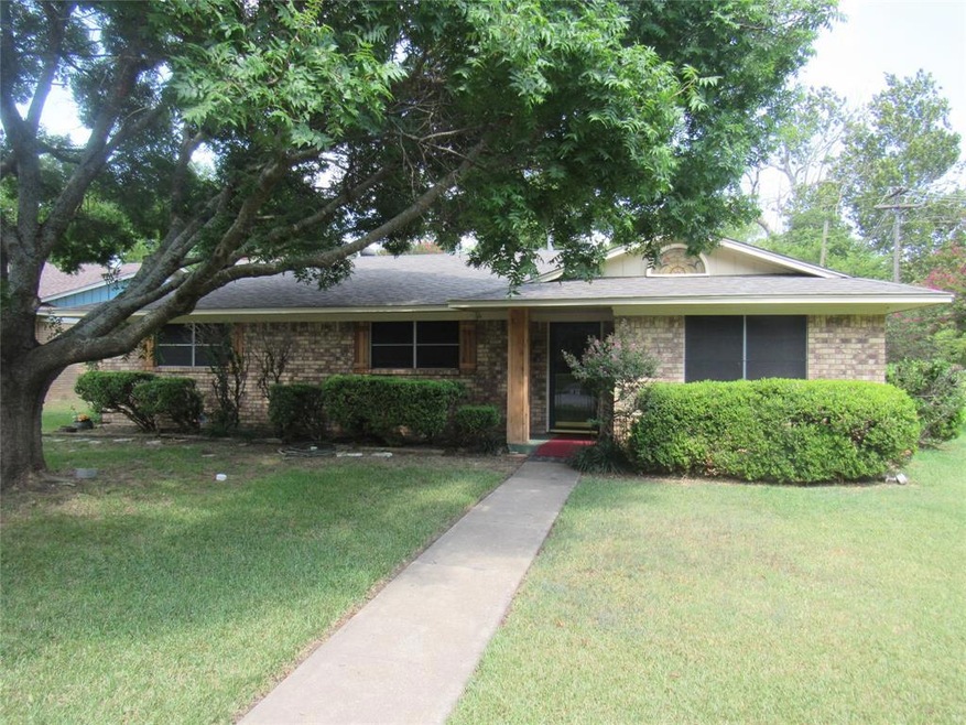 530 Dean Dr, Denison, TX 75020 - photo 1