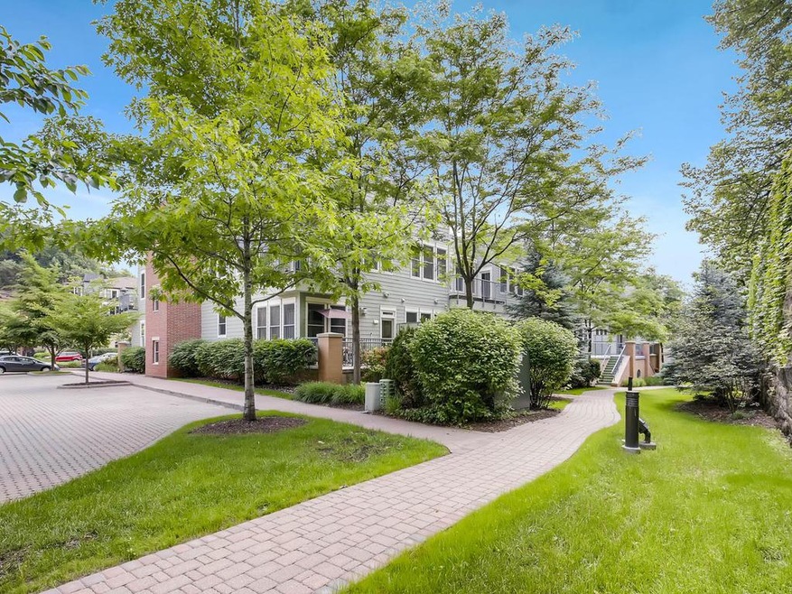 Wonderful and spacious Condo on Main Street in His