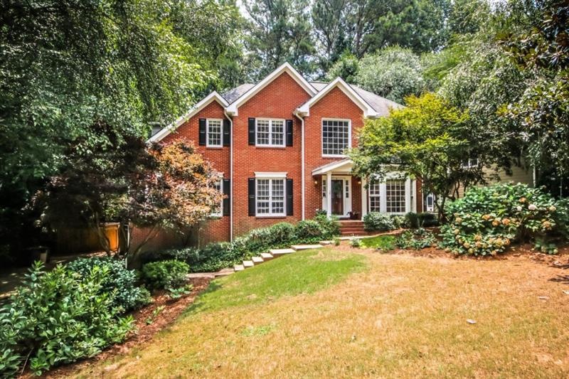 354 Bayshore Ct, Suwanee, GA 30024 - photo 1