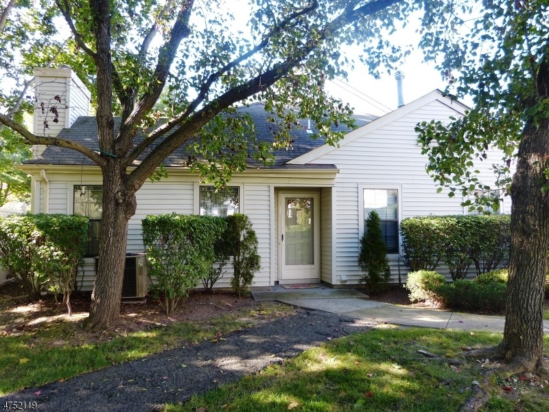 60 Fromm Ct, Mahwah, NJ 07430 - photo 1