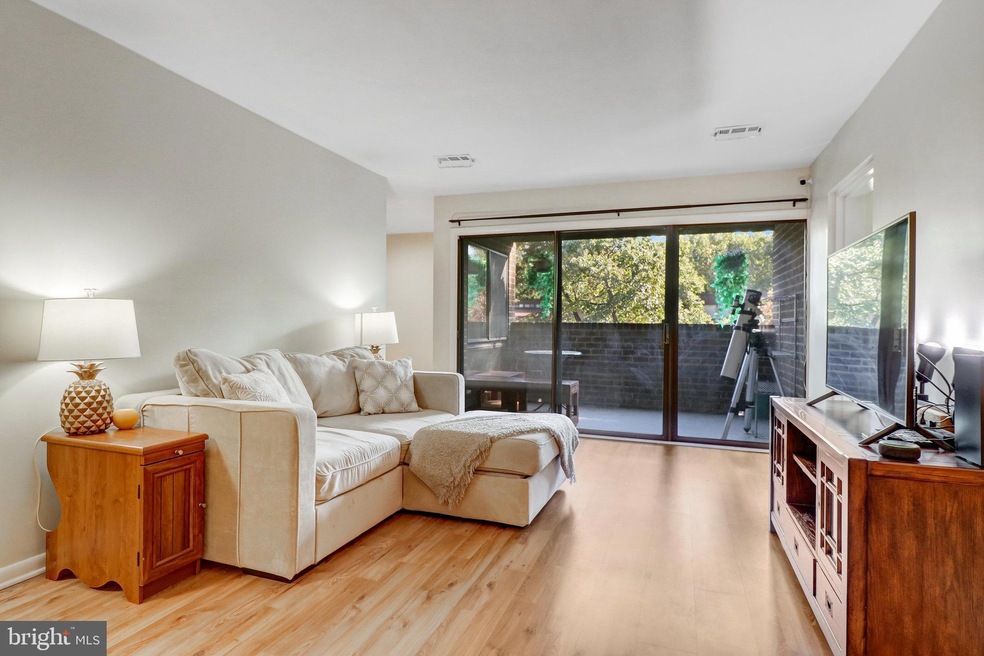 11200 Chestnut Grove Square unit 304, Reston, VA 20190 - photo 1