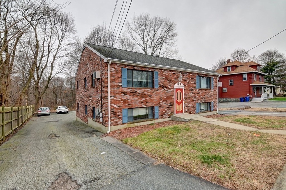 317 Washington St unit 3, Braintree, MA 02184 - photo 1