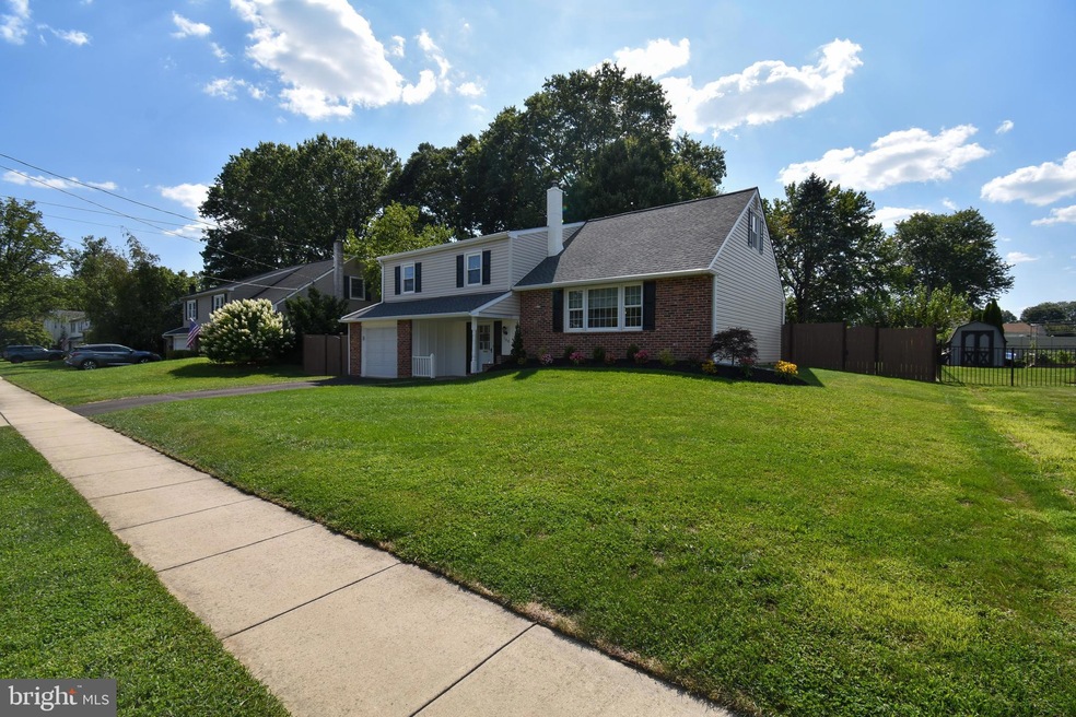 168 Walton Dr, Morrisville, PA 19067 - photo 1