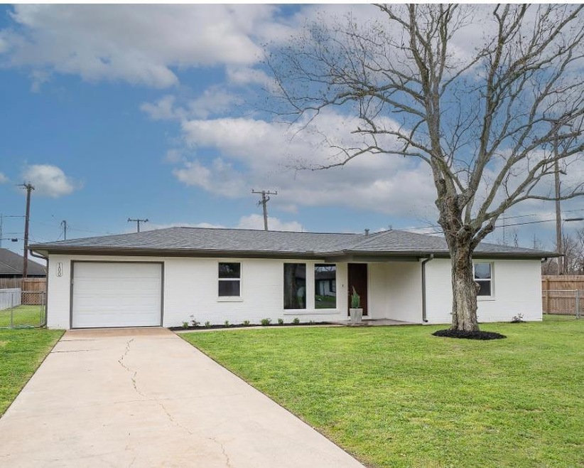 100 Lindsey Ave, Bay City, TX 77414 - photo 1