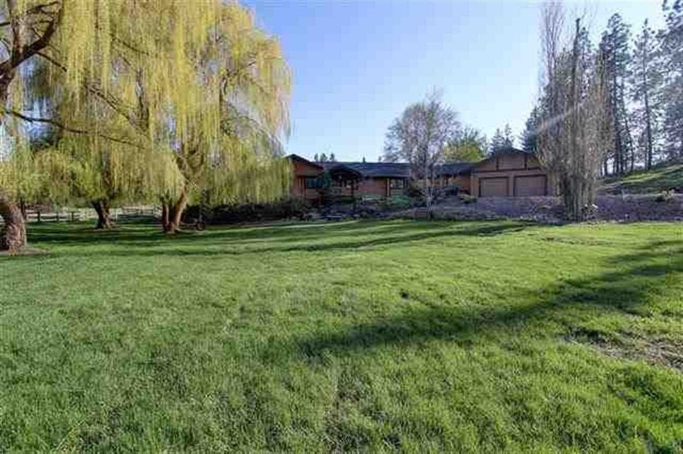 17105 W Medical Lake Four Lakes Rd, Medical Lake, WA 99022 - photo 1