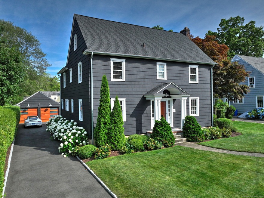 135 Southwood Rd, Fairfield, CT 06825 - photo 1