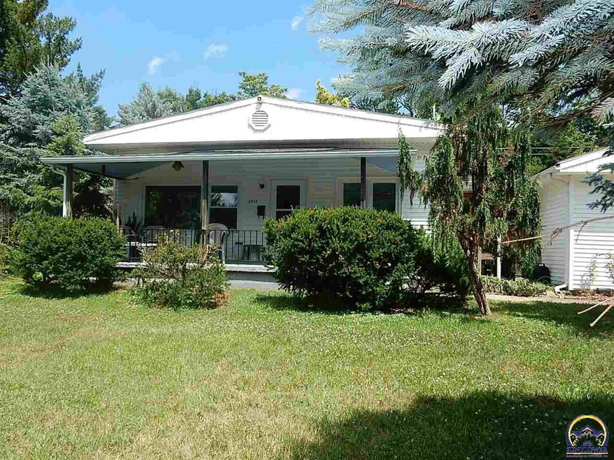 2518 SW Fillmore St, Topeka, KS 66611 - photo 1