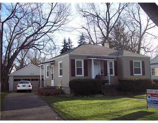 524 N Dexter Dr, Lansing, MI 48910 - photo 1