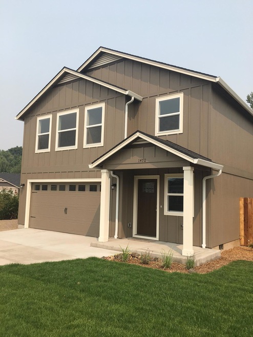 1470 Foxwood Dr, Medford, OR 97504 - photo 1