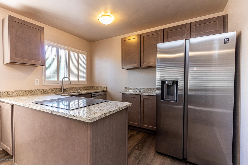 Modern and brand new kitchen!