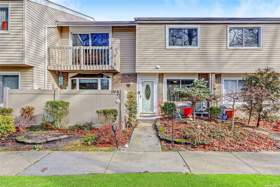 210 Springmeadow Dr unit D, Holbrook, NY 11741 - photo 1