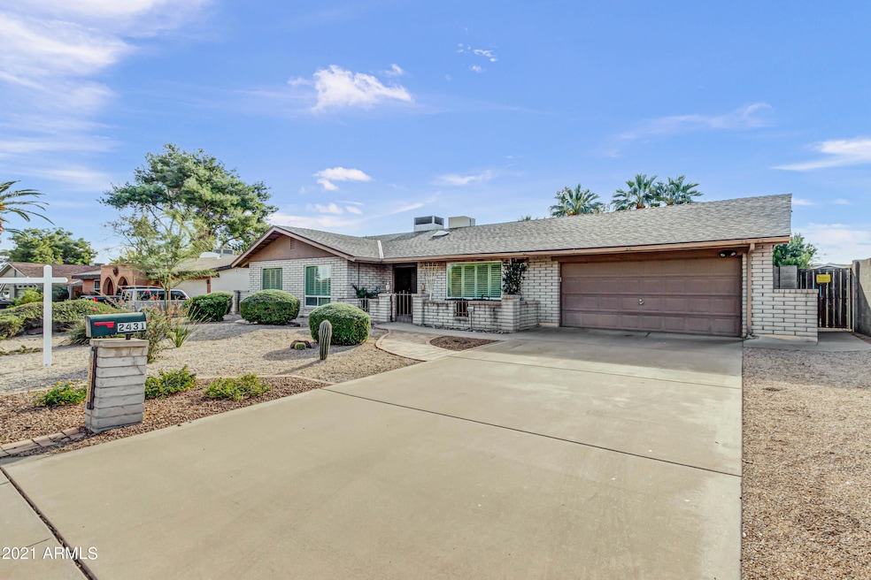 2431 E Sahuaro Dr-1