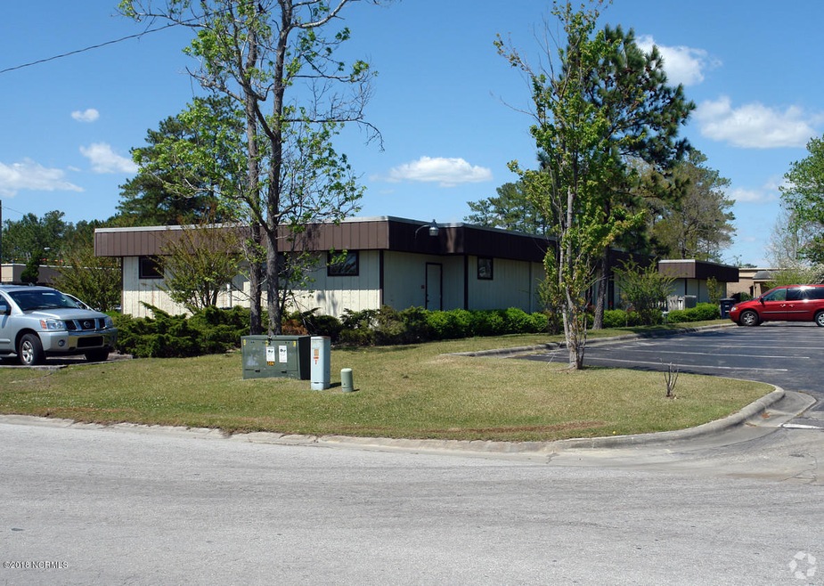 128 Memorial Dr, Jacksonville, NC 28546 - photo 1