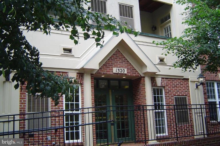 1320 N Wayne St unit 201, Arlington, VA 22201 - photo 1