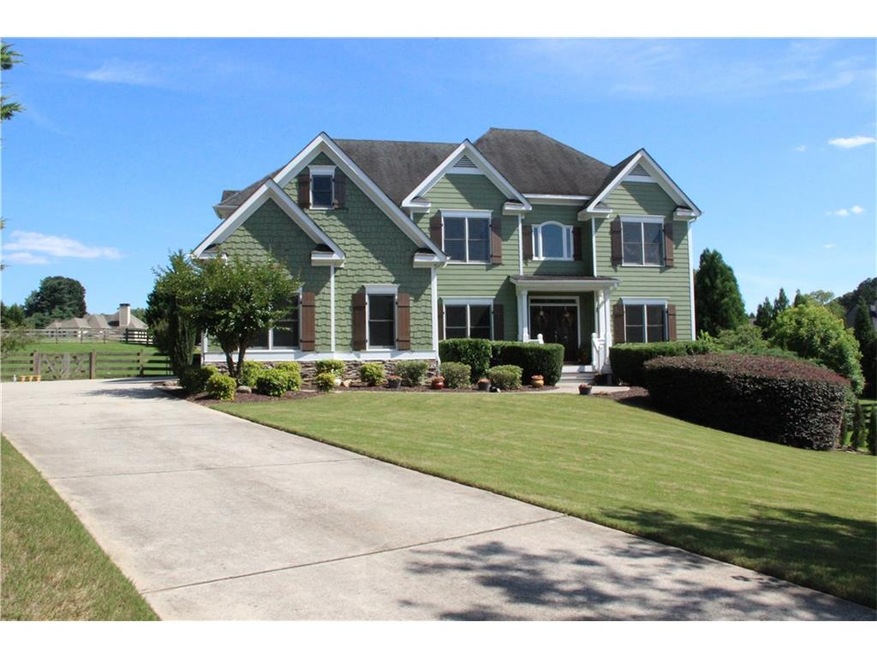 Beautiful curb appeal! Long level entry driveway l