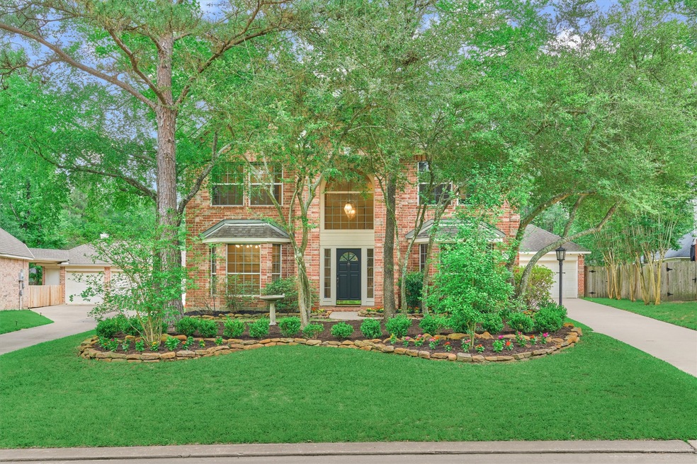 A can't miss opportunity! Welcome to 7 S Acacia Park Circle in Alden Bridge!