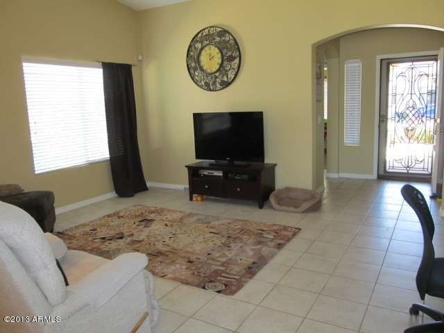 2 Family Rm- Front Entry Foyer