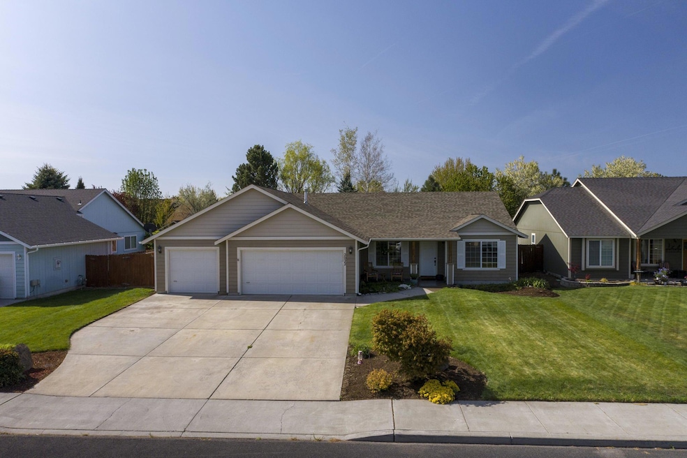 1-web-or-mls-2022 NW Oak Ave-1