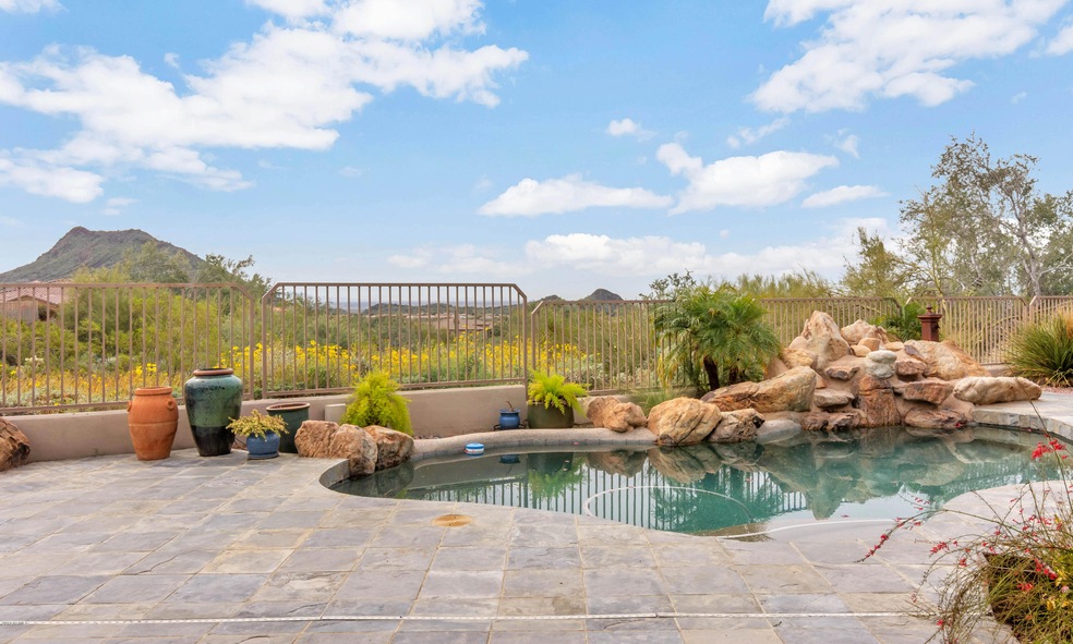 pool and mtn views