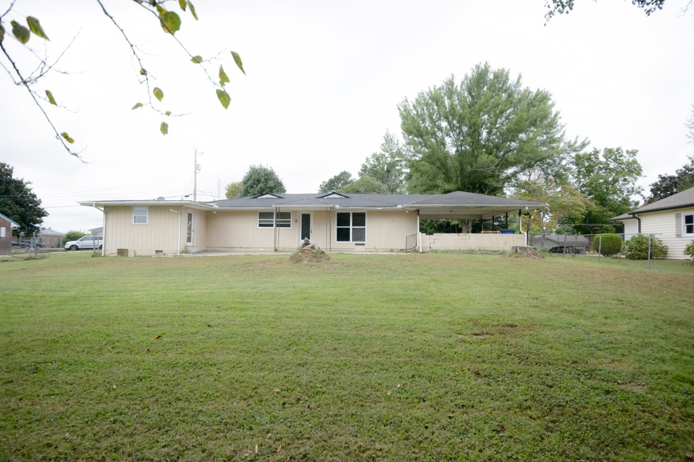 805 Cowan Ave, Shelbyville, TN 37160 - photo 1