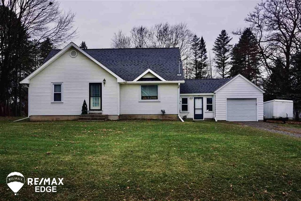 512 S Mckinley Rd, Flushing, MI 48433 - photo 1