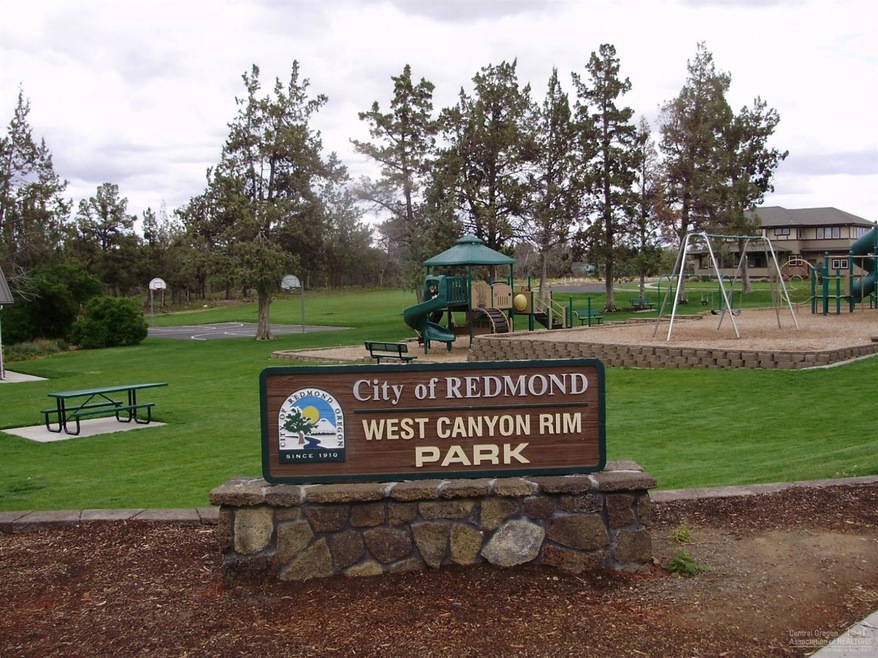 940 NW Rimrock Dr, Redmond, OR 97756 - photo 1