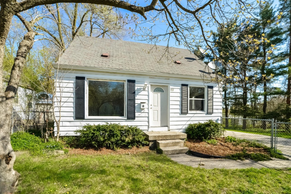 001-Front_View-4043191-medium