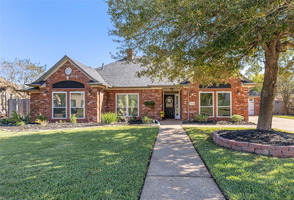 704 Putter Ct, College Station, TX 77845 - photo 1