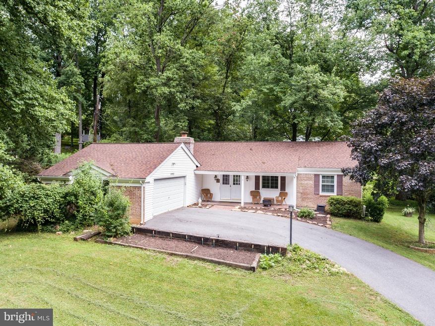 6102 Oak Hill Dr, Sykesville, MD 21784 - photo 1