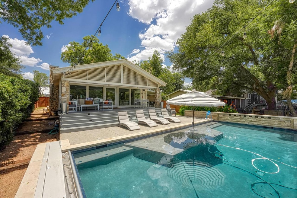 1304 S Lakeside Dr, Burnet, TX 78611 - photo 1