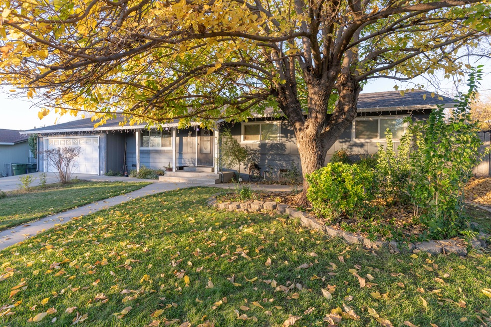 2816 Squire Ave, Redding, CA 96002 - photo 1