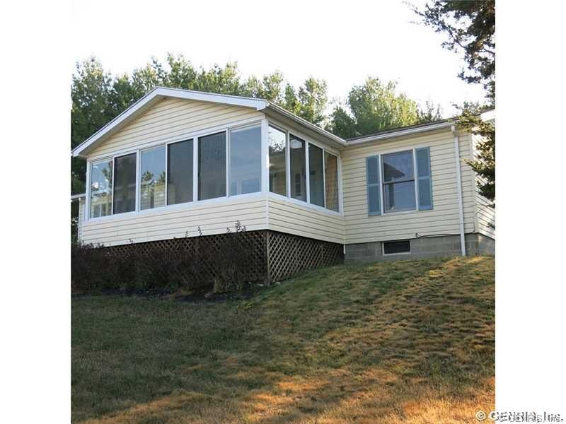 Exterior Front. 1990 Modular with a enclosed scree