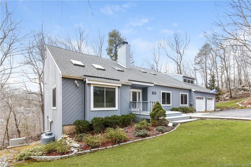 128 Mill Spring Ln, Stamford, CT 06903 - photo 1