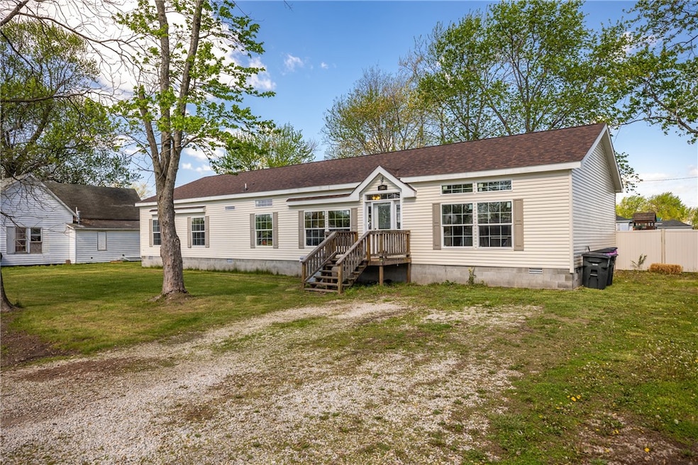 705 Poplar St, Edgewood, IL 62426 - photo 1