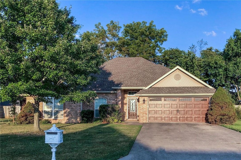 301 Coachlight Dr, Bentonville, AR 72712 - photo 1