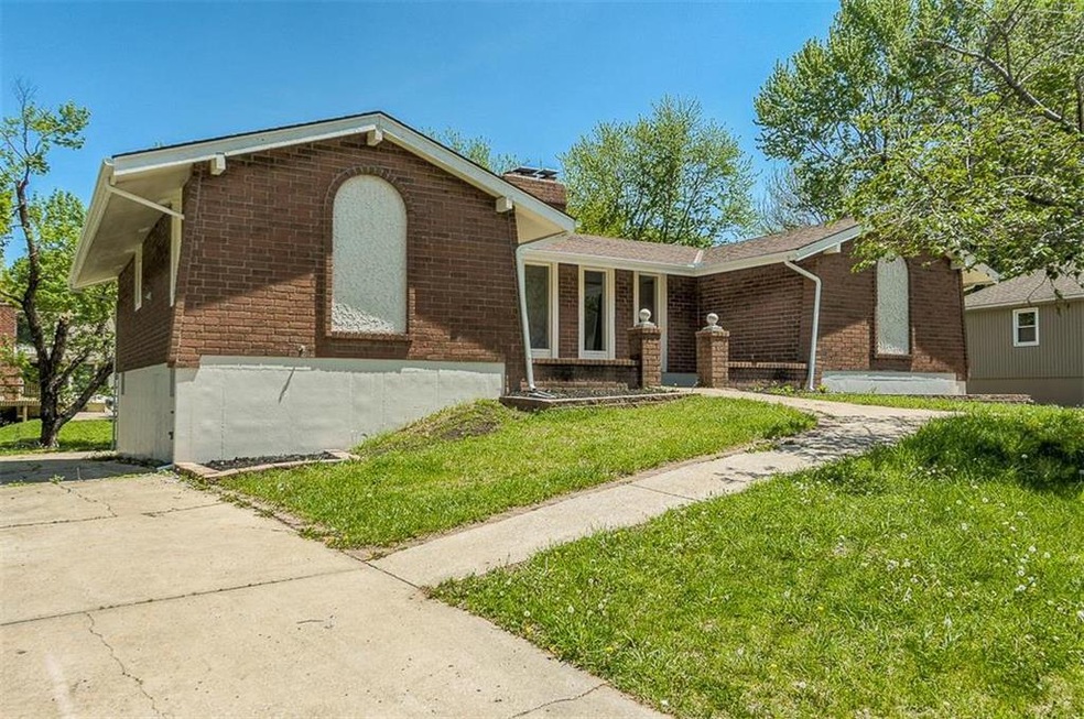 830 NW 13th St, Blue Springs, MO 64015 - photo 1