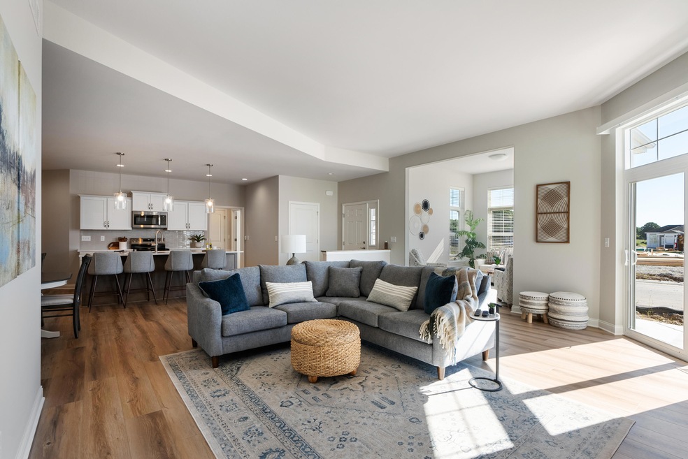 889 S Verona Cir unit 86, Grafton, WI 53024 - photo 1